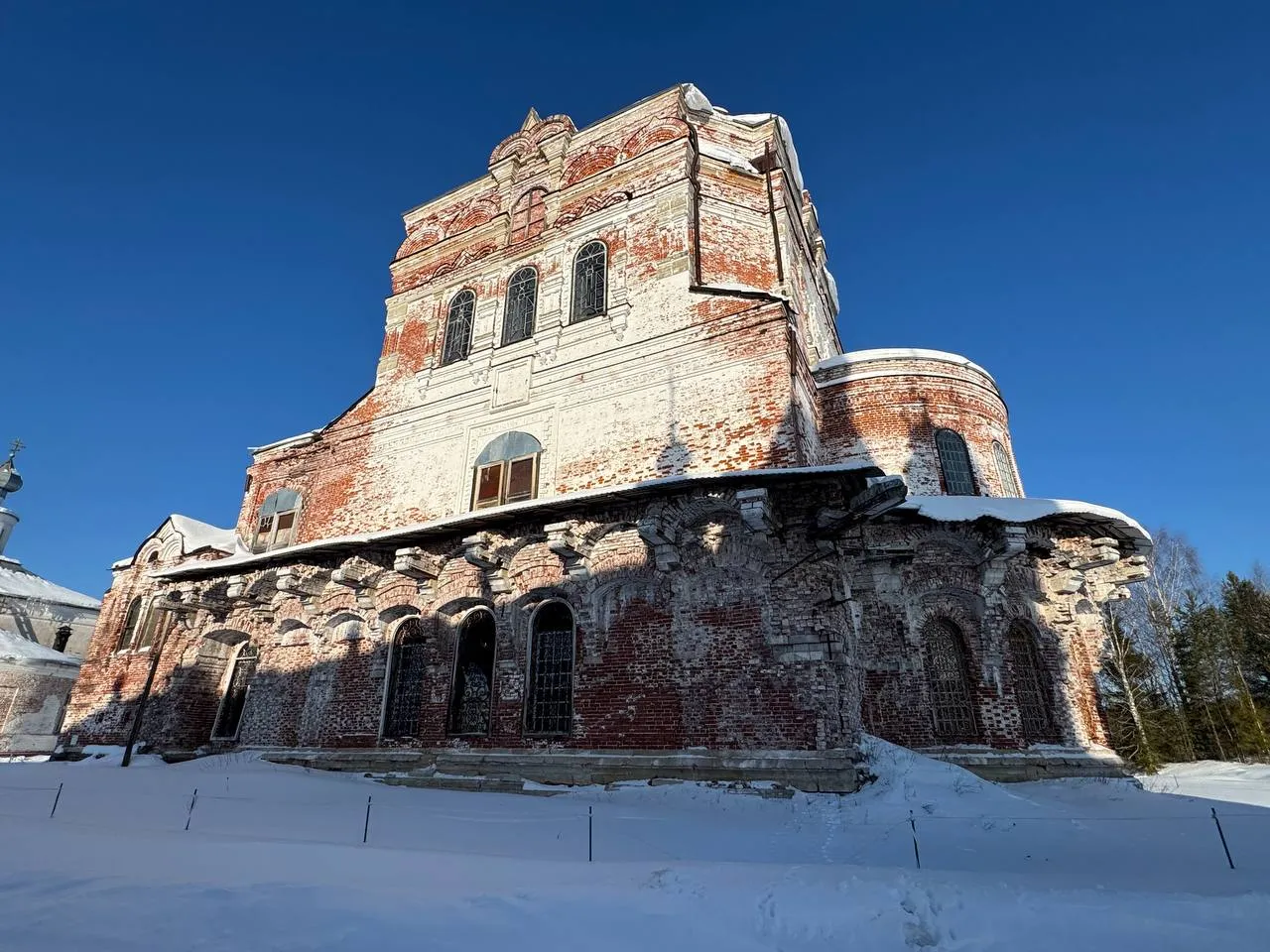 Фоторепортаж из Свят-Артемиево Веркольского монастыря
