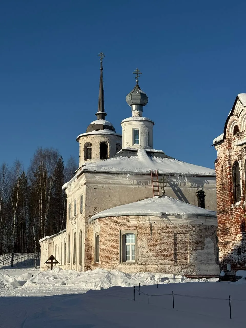 Фоторепортаж из Свят-Артемиево Веркольского монастыря