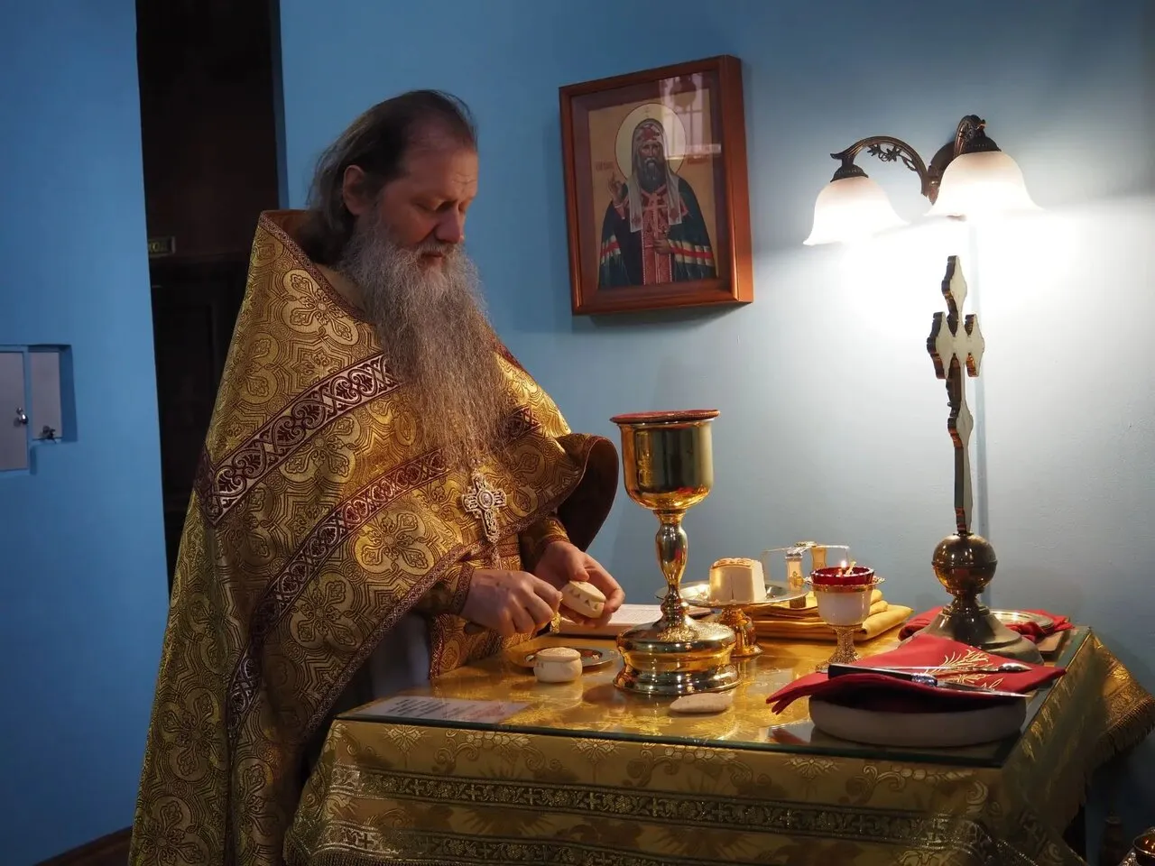 Божественная литургия в Староладожском Никольском монастыре