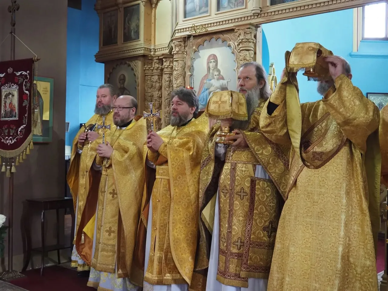 Божественная литургия в Староладожском Никольском монастыре