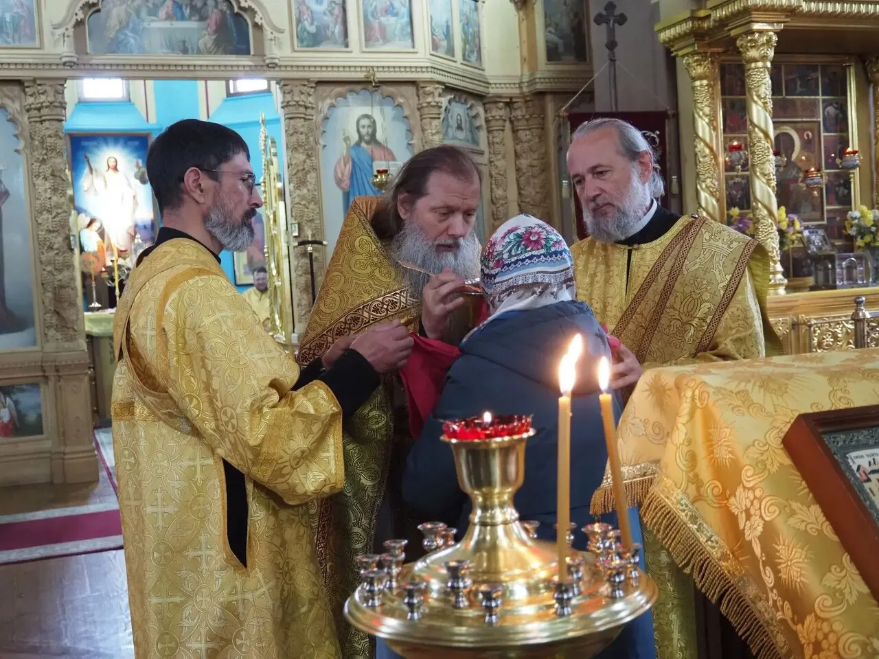 Божественная литургия в Староладожском Никольском монастыре