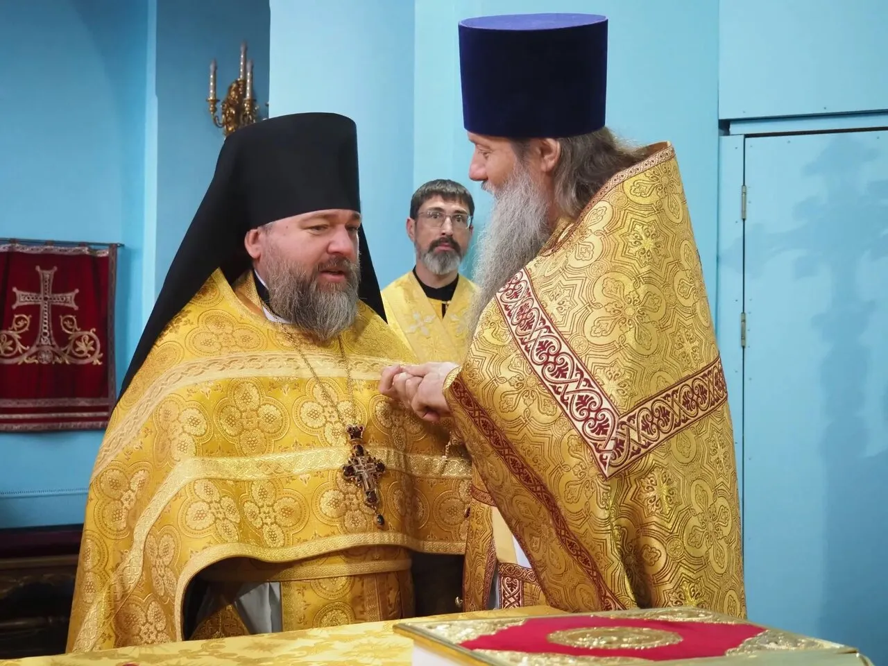 Божественная литургия в Староладожском Никольском монастыре